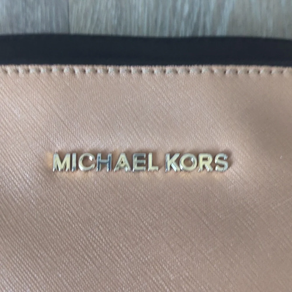 Michael kors crossbody - Picture 2 of 13